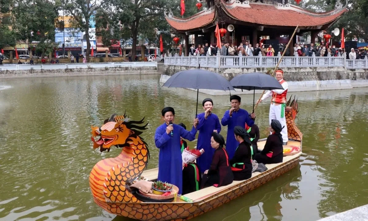 Complete Travel Guide to Vietnam's Lim Festival 2025 2 2. thousands flocked to lim festival 2025 despite freezing weather e1755841489827