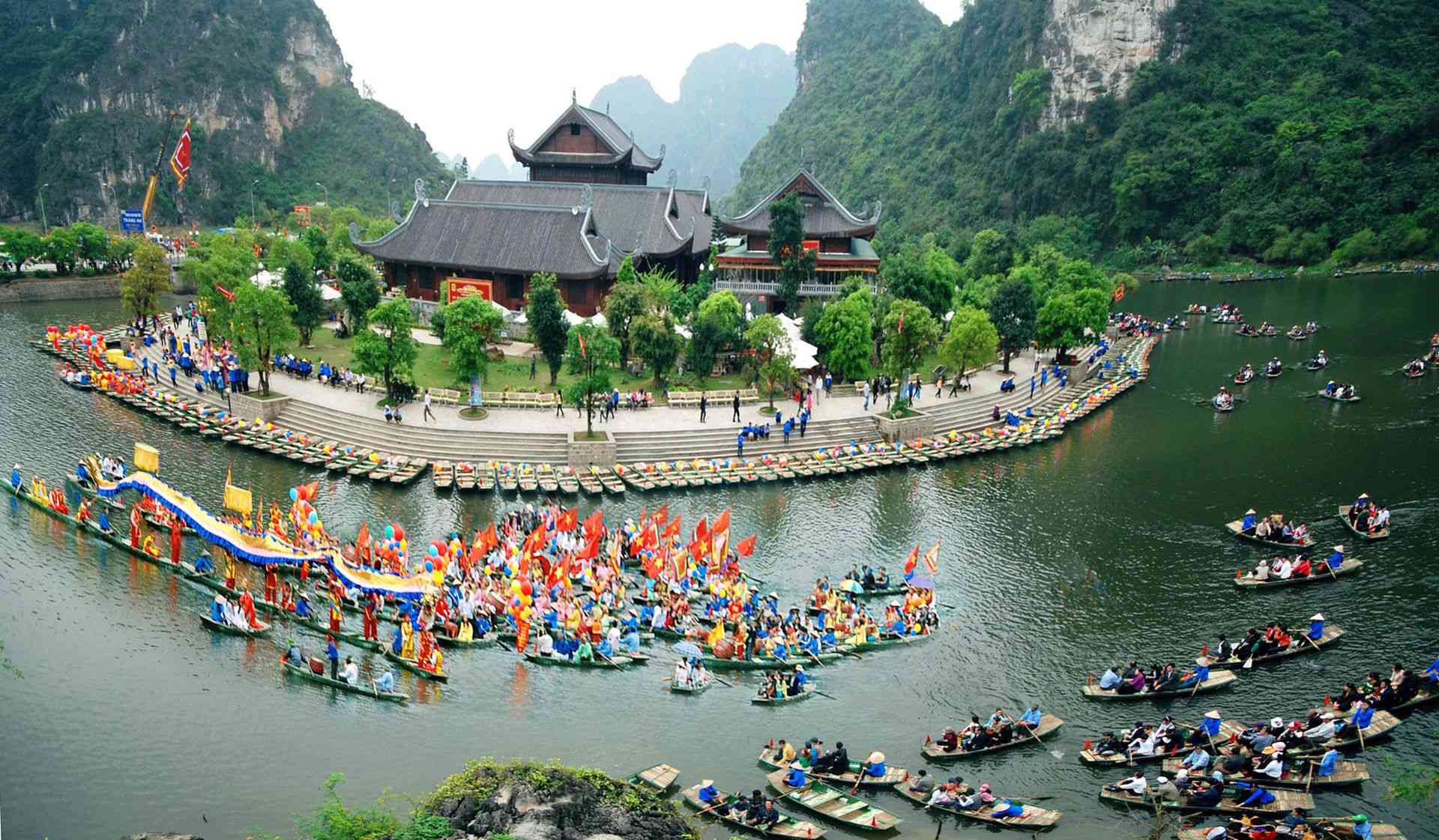 The Ultimate Guide to Ninh Binh: Best time to Visit & What to Expect Each Season 2 Thuyen